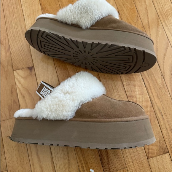 UGG Tan and Cream Slippers with Plush Collar and strap - Picture 3 of 5
